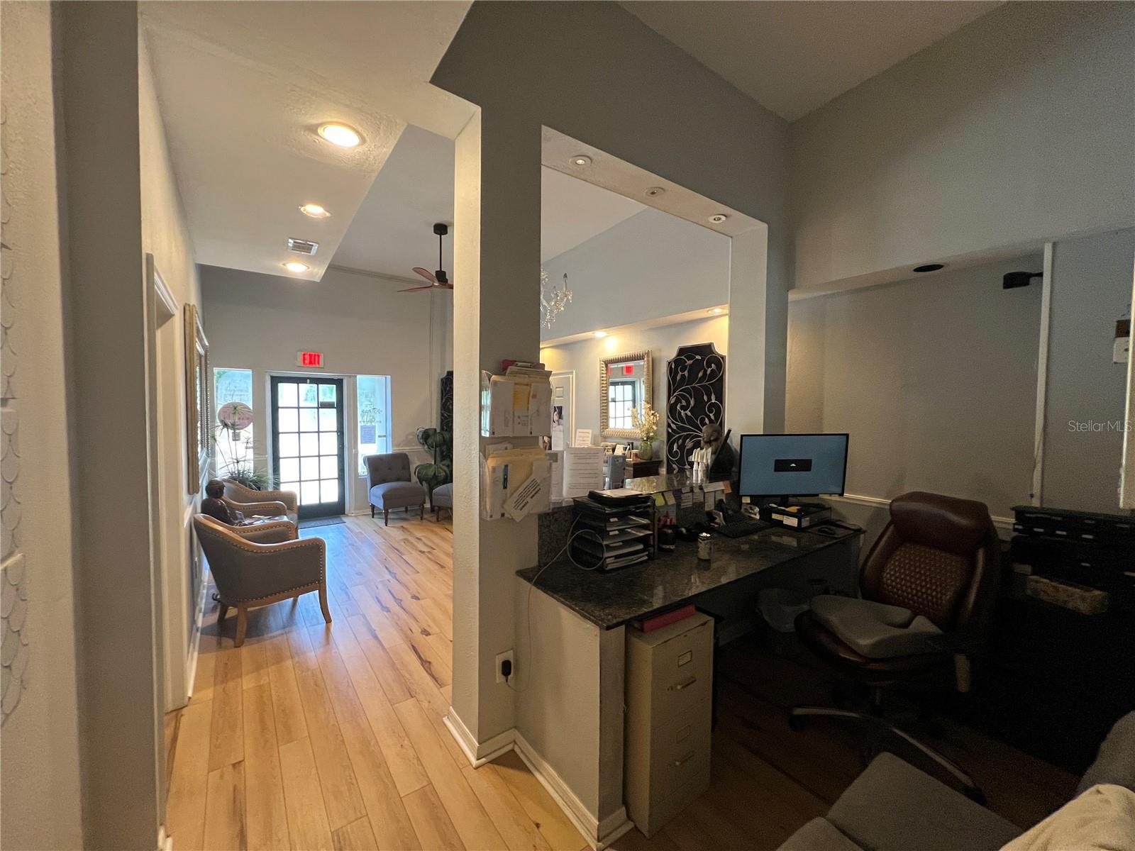 Listing photo id 3 for 2108 Kennedy Boulevard
