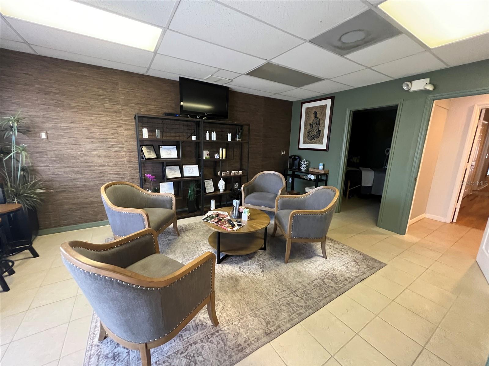 Listing photo id 4 for 2108 Kennedy Boulevard