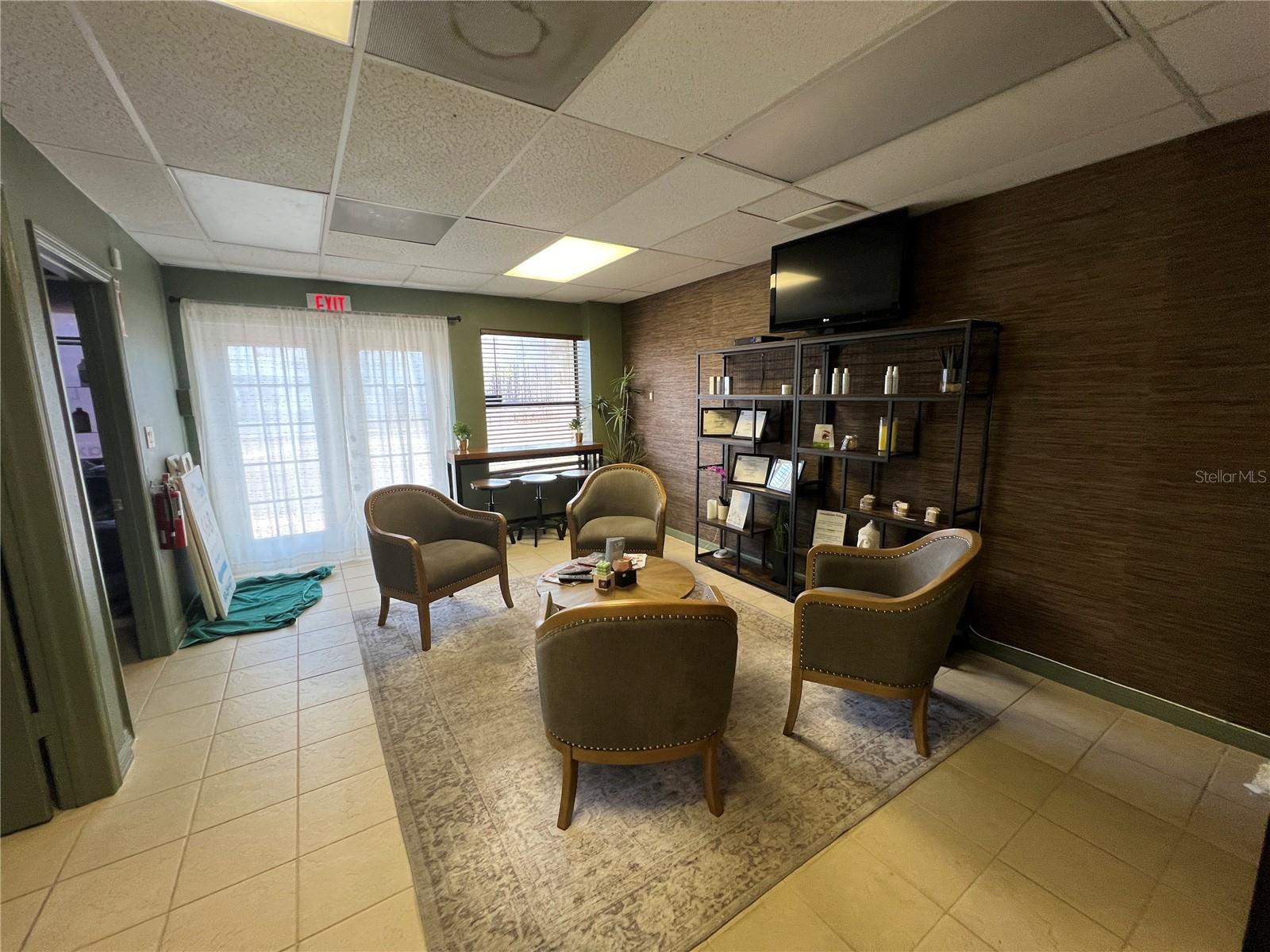 Listing photo id 5 for 2108 Kennedy Boulevard