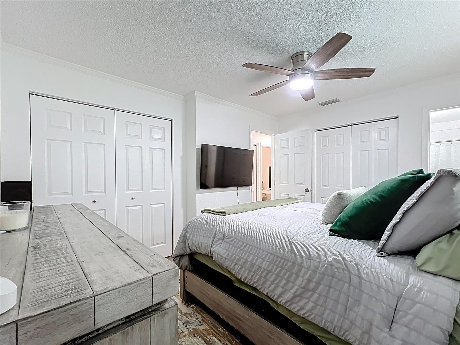 Image 23 of 29 For 6521 Cedarbrook Drive S