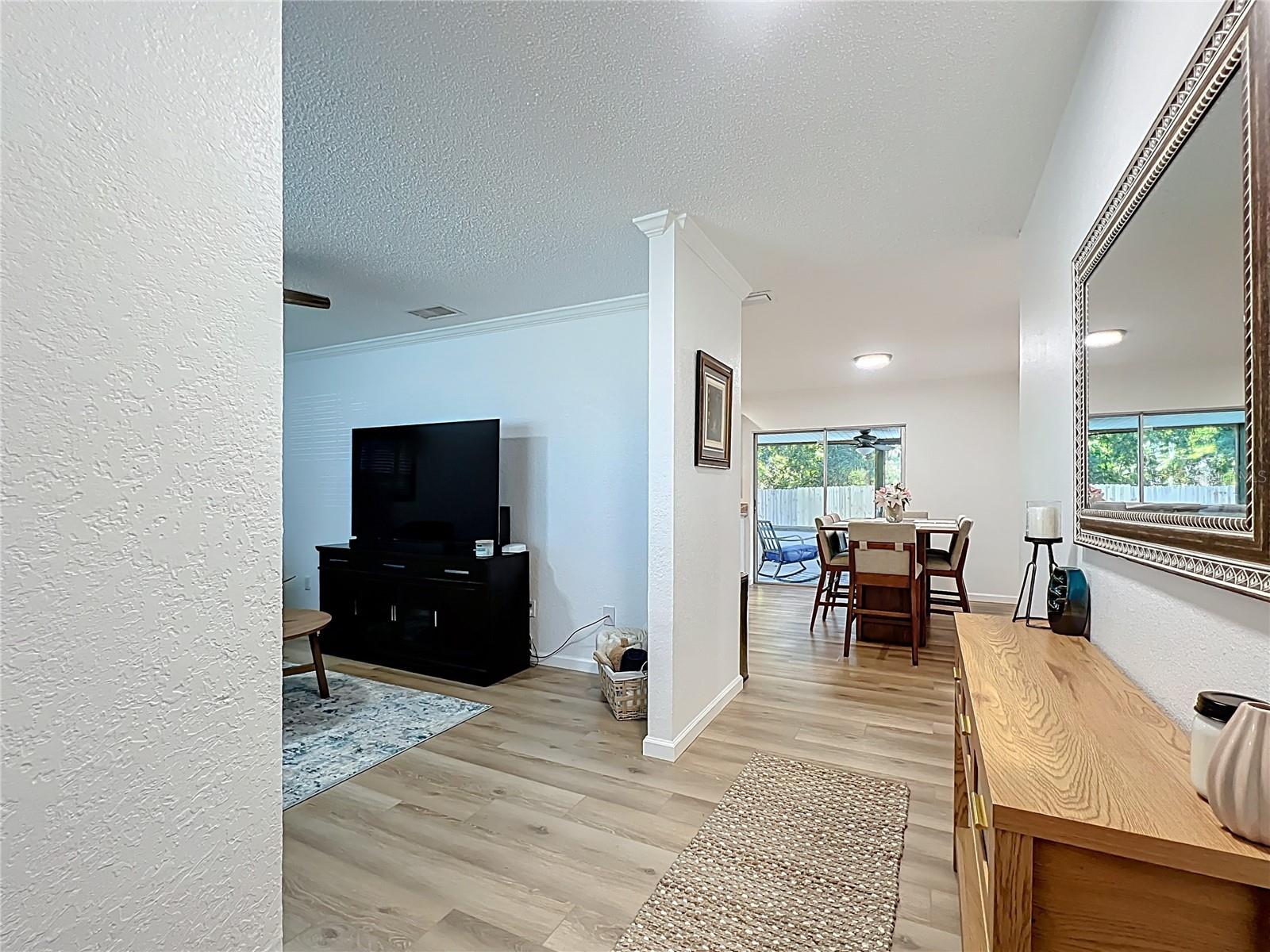 Image 4 of 29 For 6521 Cedarbrook Drive S