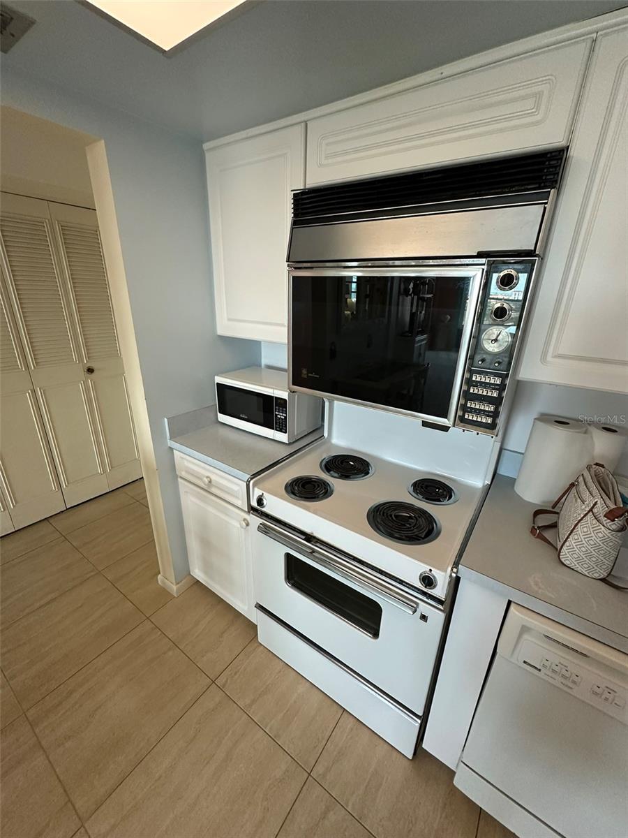 Image 10 of 18 For 5220 Brittany Drive S 1306
