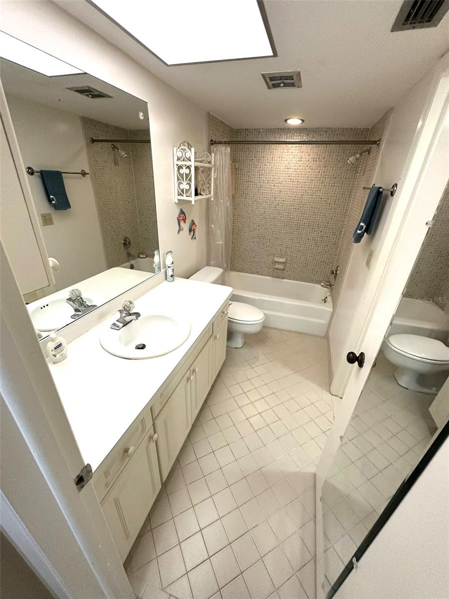 Image 15 of 18 For 5220 Brittany Drive S 1306