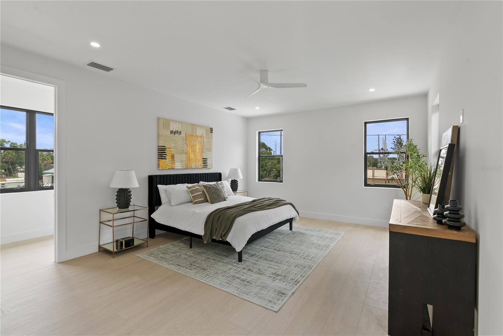 Image 21 of 41 For 5055 2nd Avenue S