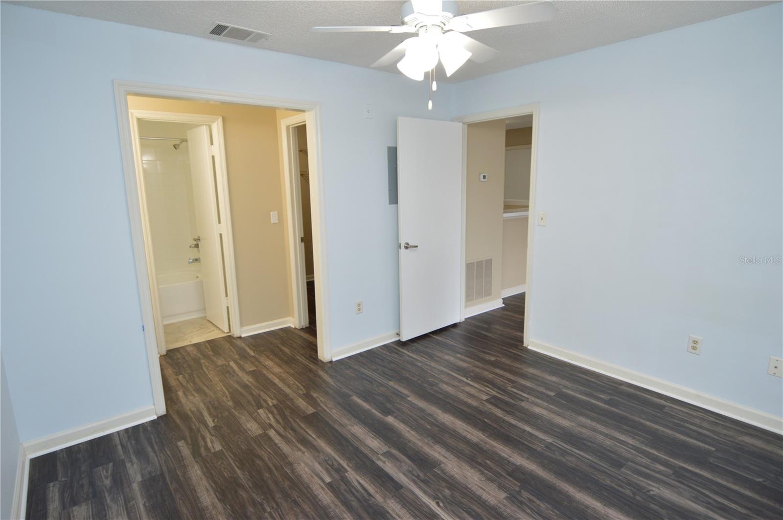 Image 33 of 70 For 11901 4th Street N 5305