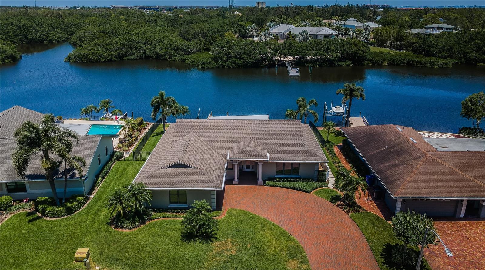 Details for 671 Tallahassee Drive Ne, ST PETERSBURG, FL 33702