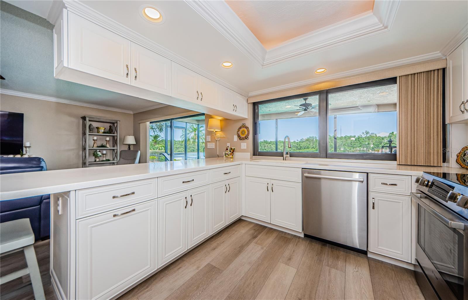 Listing photo id 10 for 671 Tallahassee Drive Ne