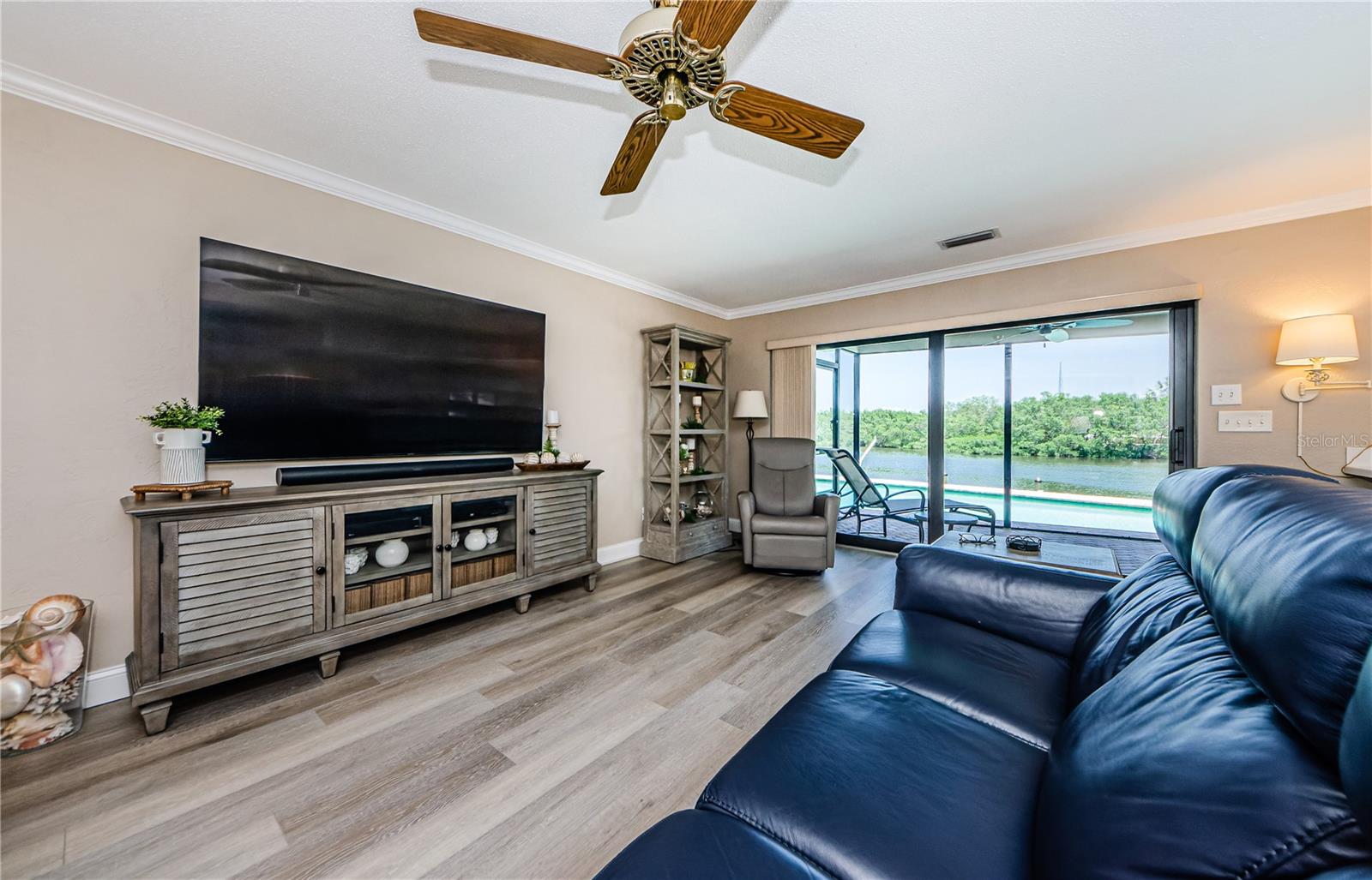 Listing photo id 18 for 671 Tallahassee Drive Ne