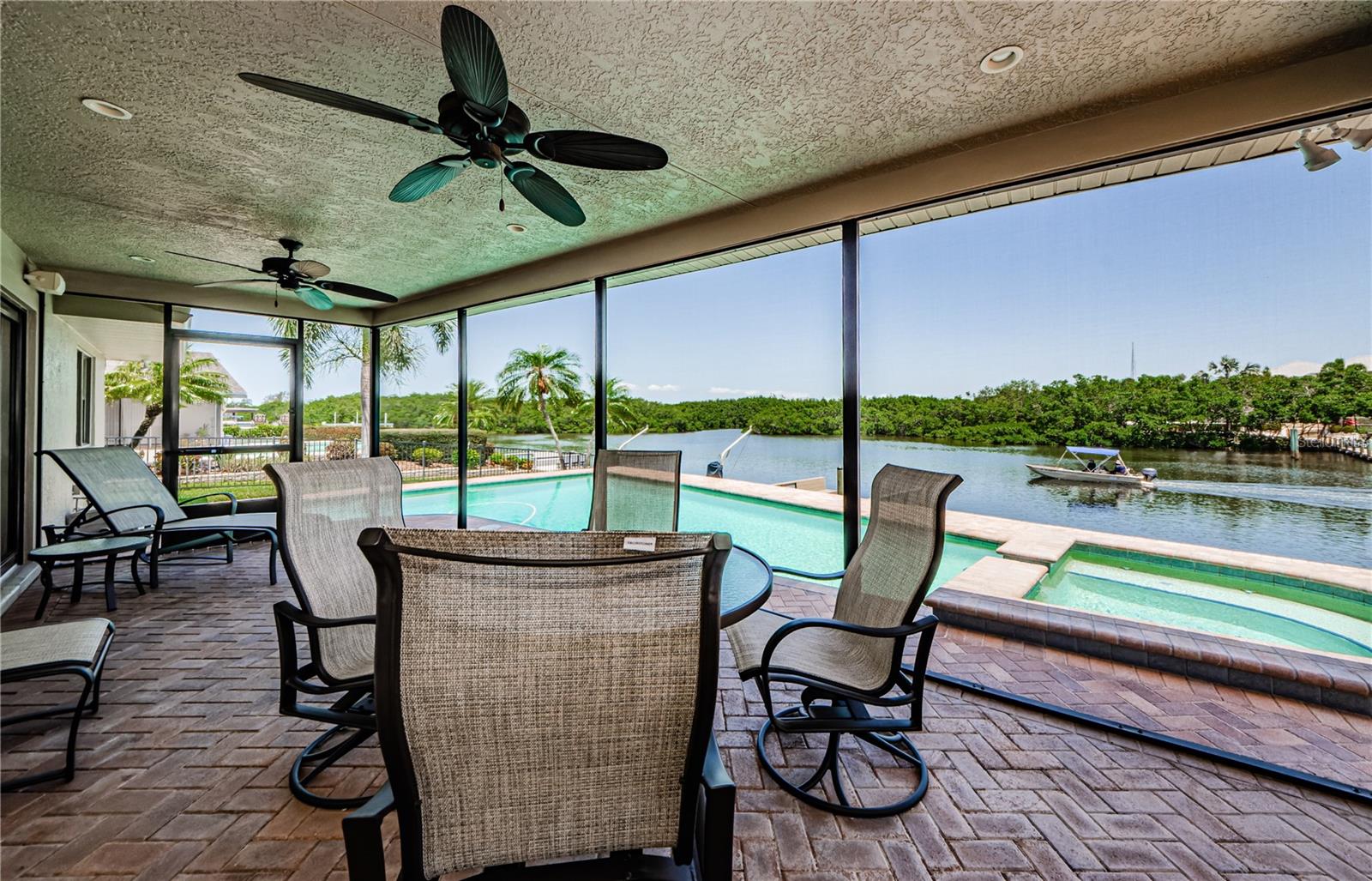 Listing photo id 35 for 671 Tallahassee Drive Ne
