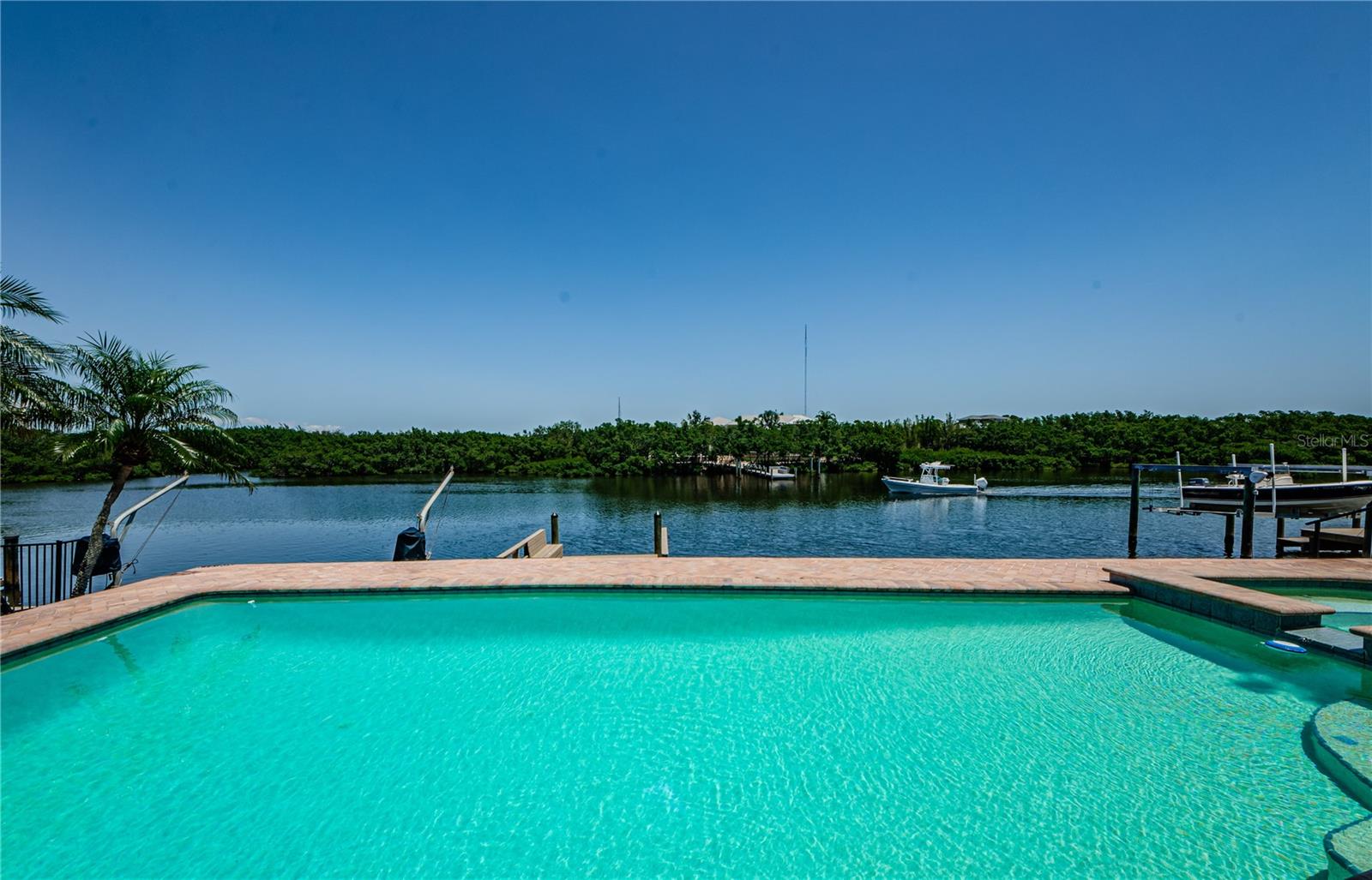 Listing photo id 59 for 671 Tallahassee Drive Ne
