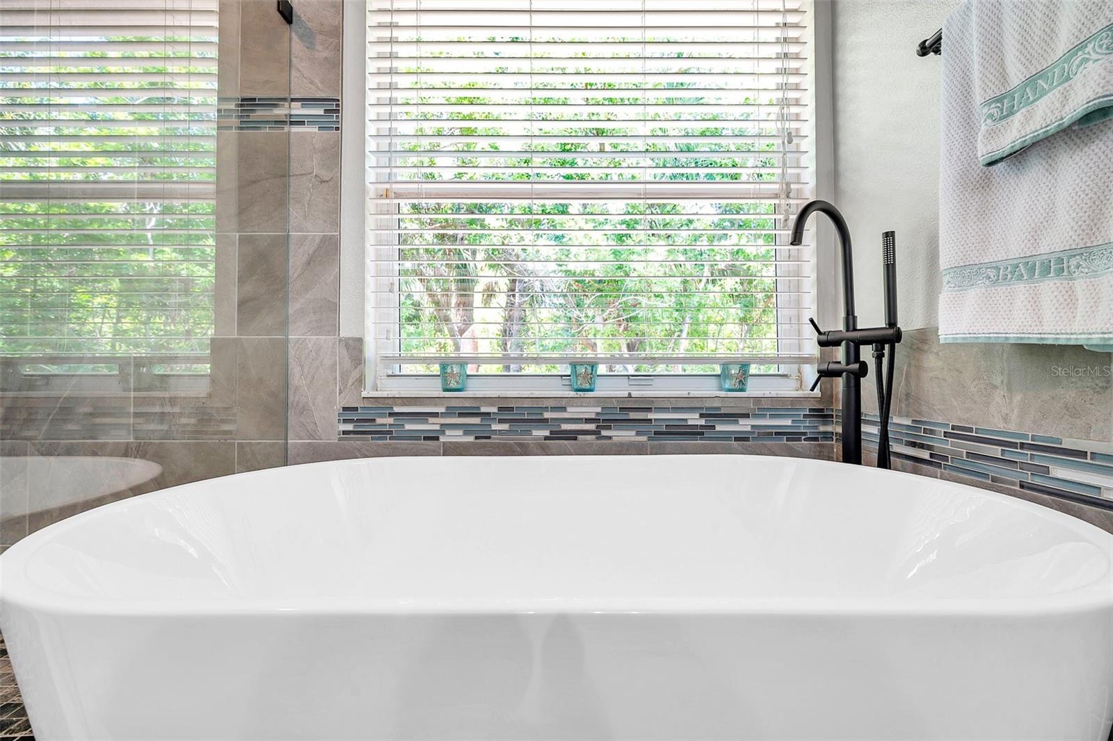 Listing photo id 33 for 8504 Tidal Bay Lane