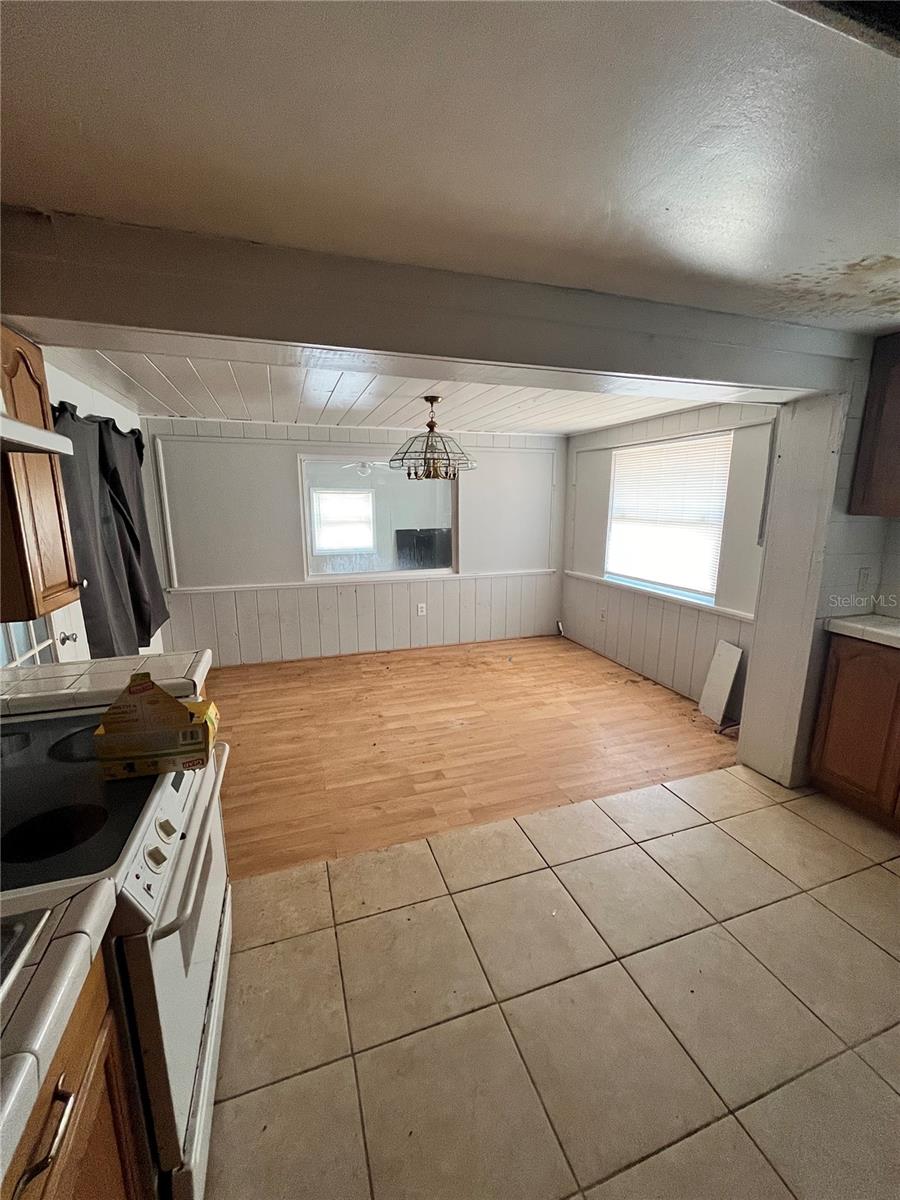 Image 18 of 27 For 3950 45th Avenue N