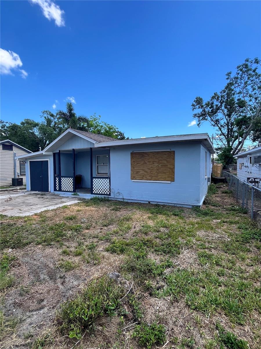 Image 3 of 27 For 3950 45th Avenue N
