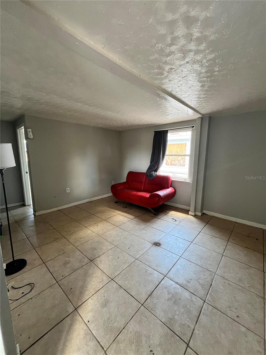 Image 5 of 27 For 3950 45th Avenue N