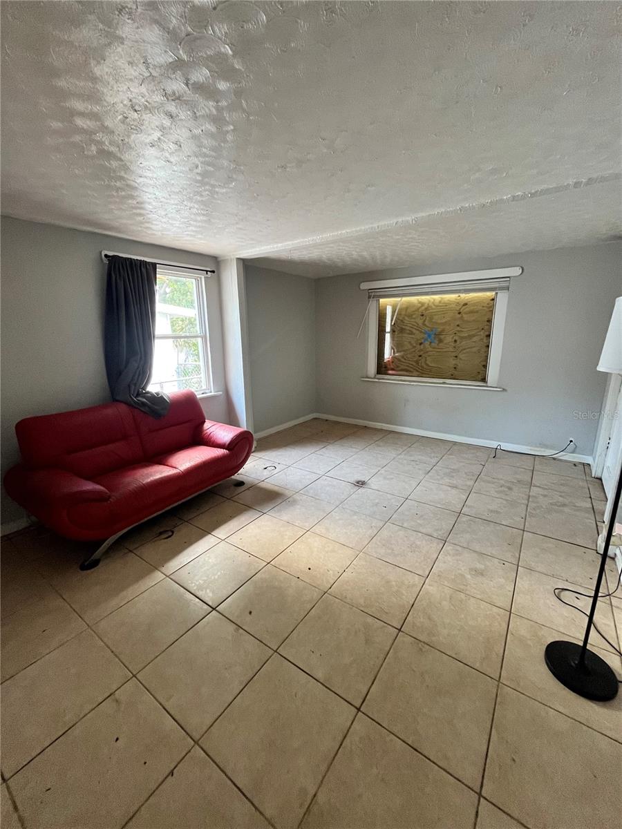 Image 6 of 27 For 3950 45th Avenue N