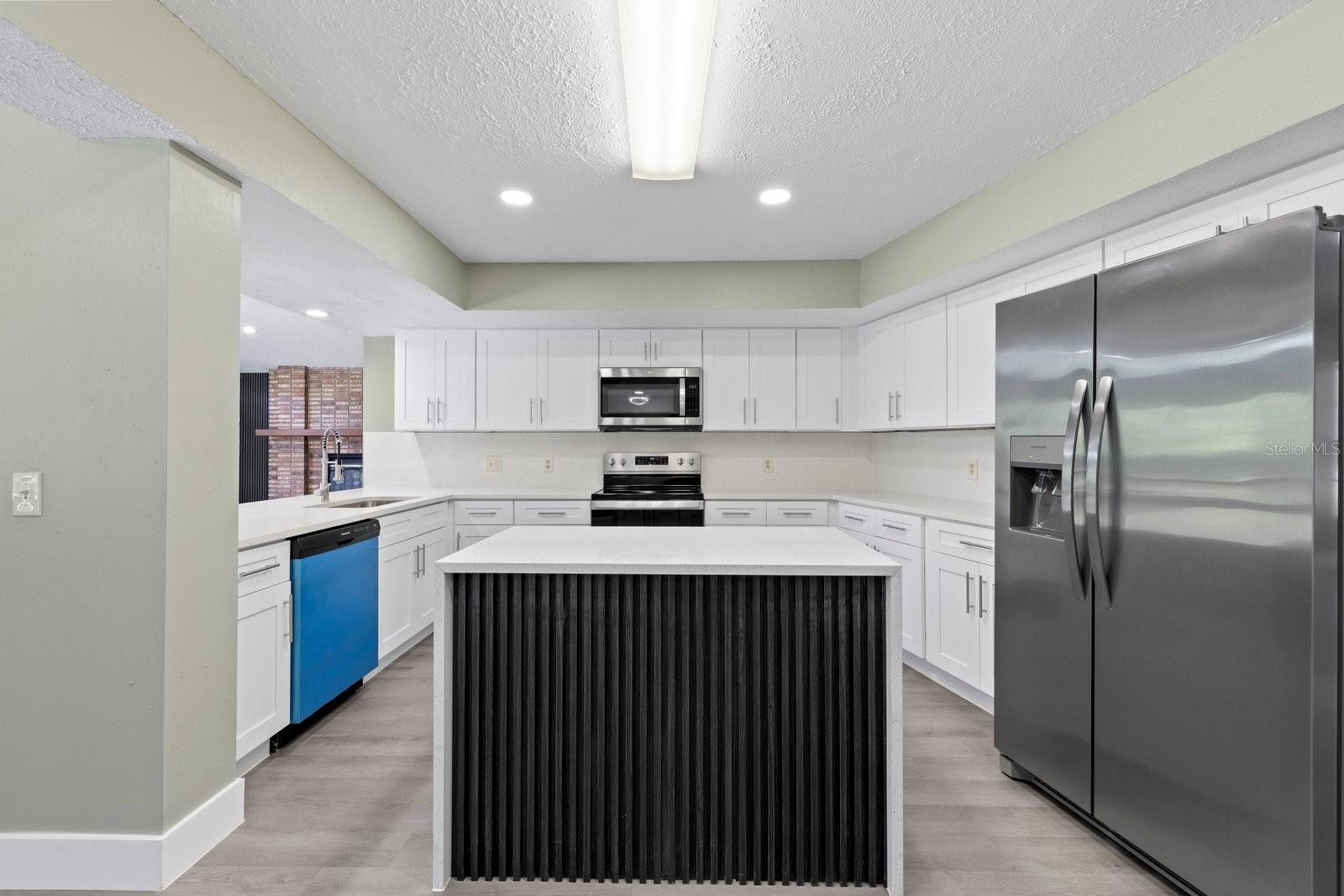 Listing photo id 10 for 16014 Amberly Drive