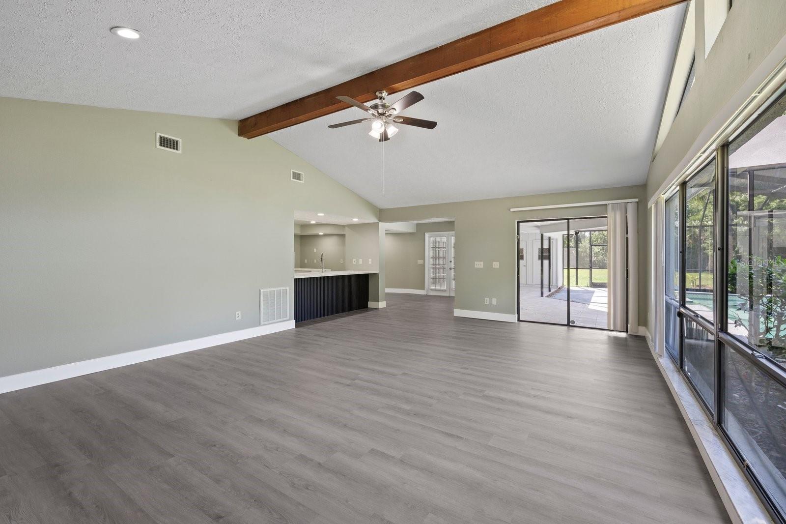 Listing photo id 14 for 16014 Amberly Drive