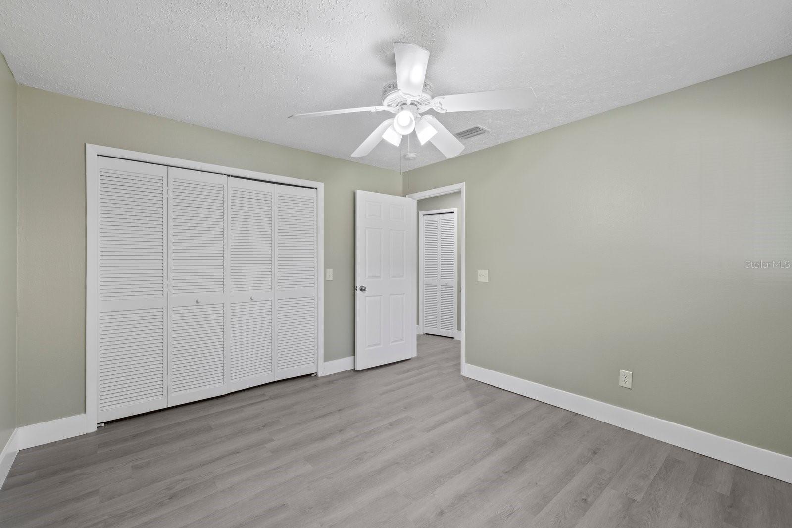 Listing photo id 16 for 16014 Amberly Drive