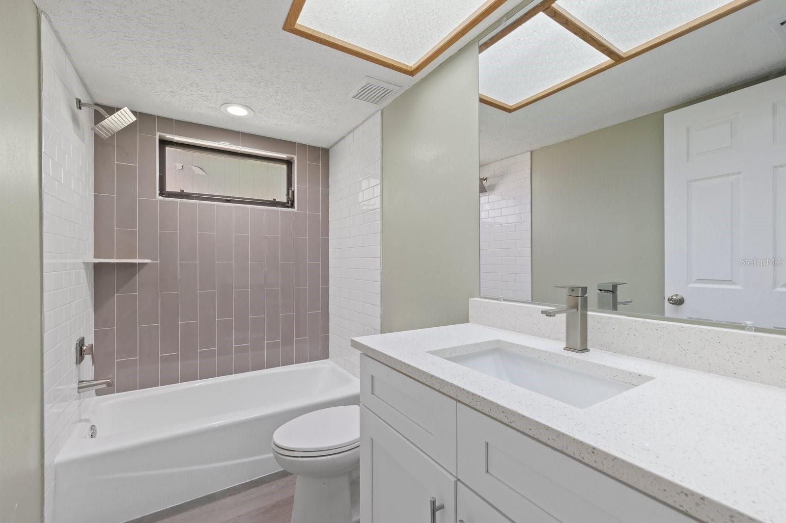 Listing photo id 17 for 16014 Amberly Drive