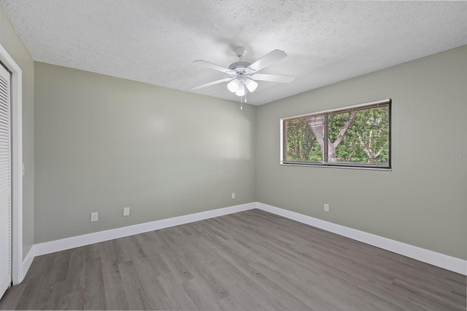 Listing photo id 18 for 16014 Amberly Drive
