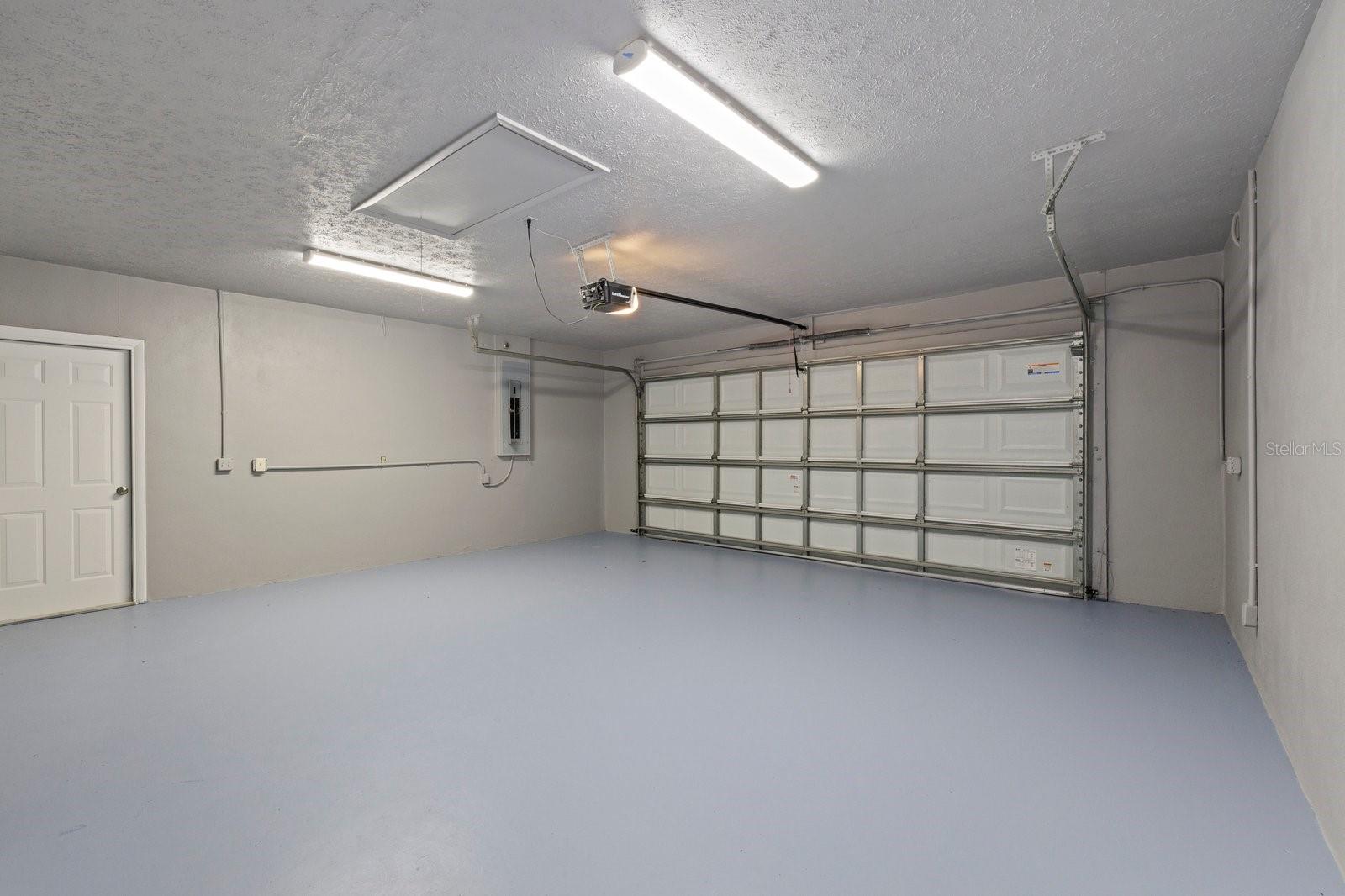 Listing photo id 19 for 16014 Amberly Drive