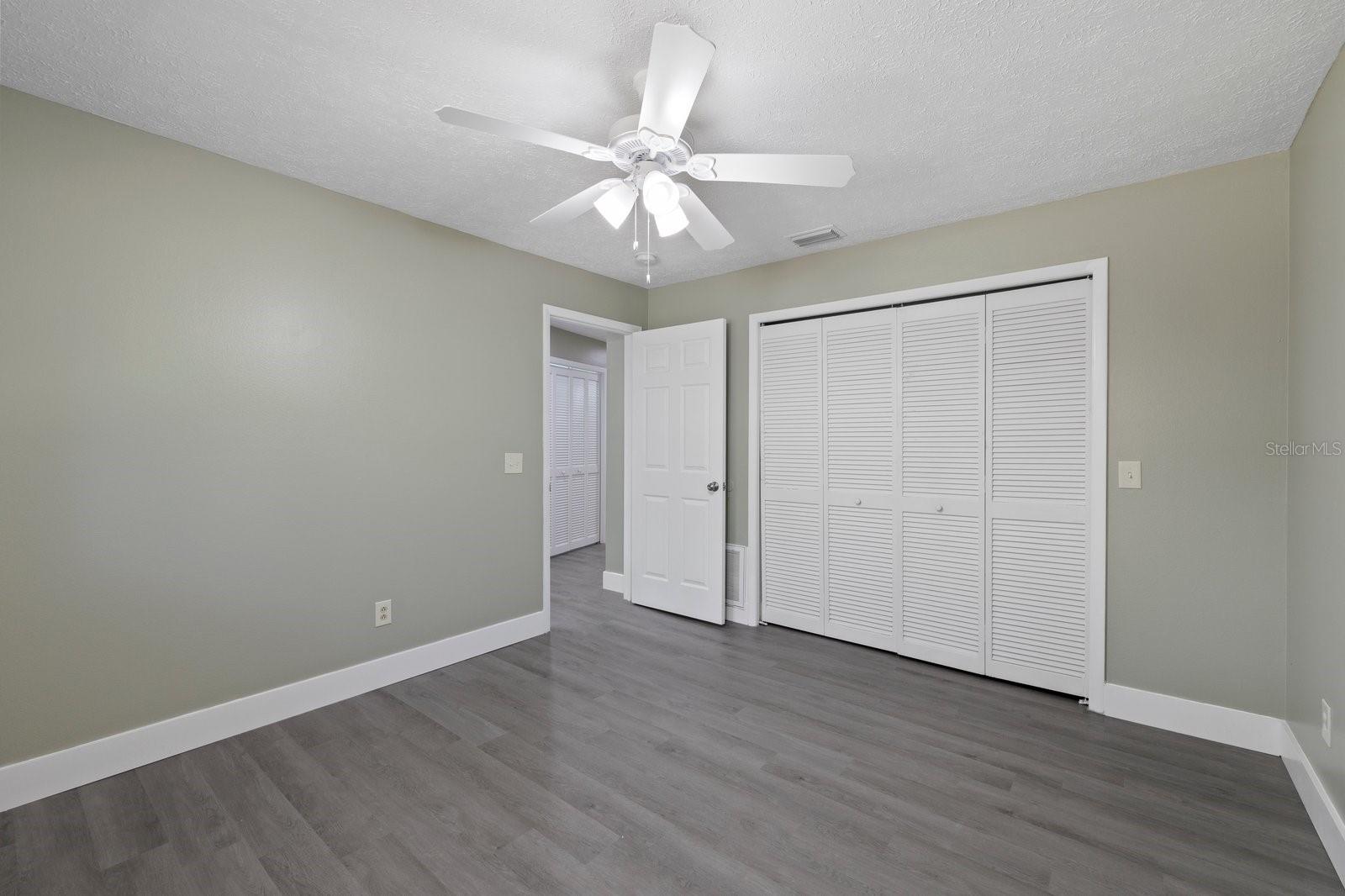 Listing photo id 22 for 16014 Amberly Drive