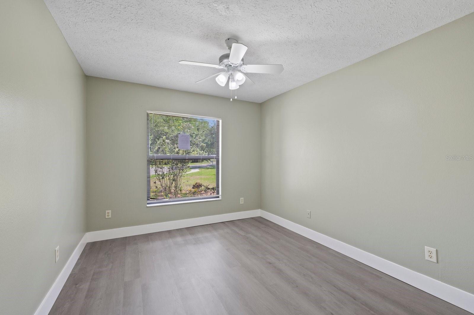 Listing photo id 23 for 16014 Amberly Drive