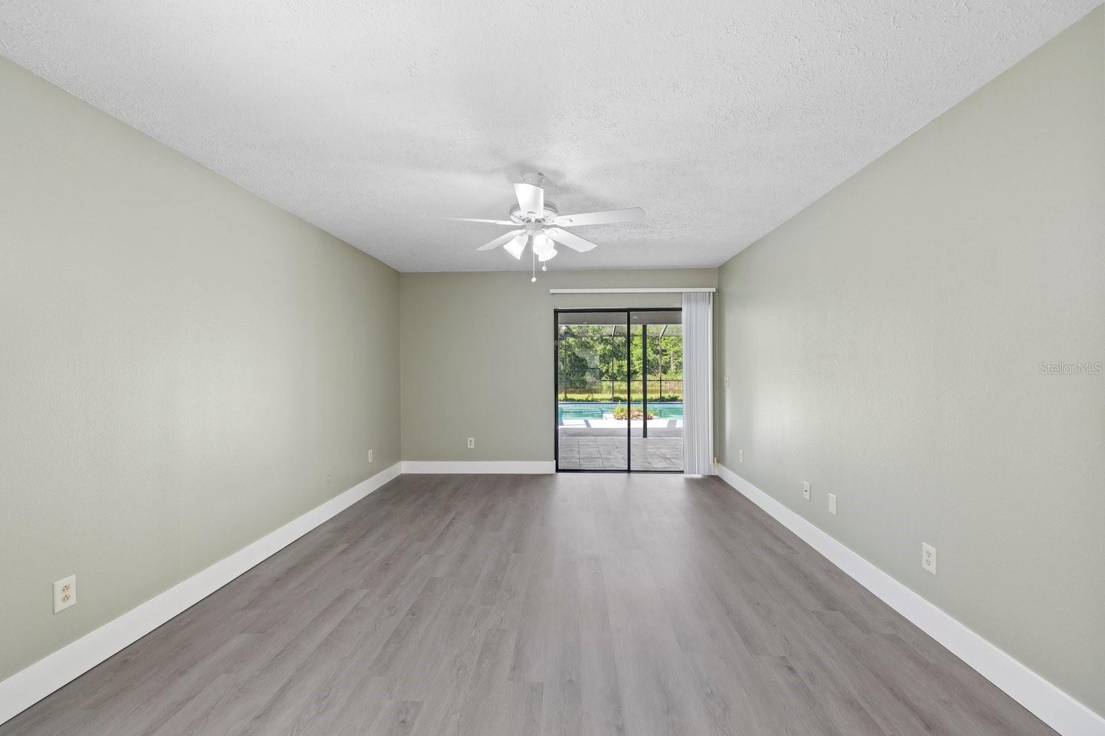 Listing photo id 25 for 16014 Amberly Drive