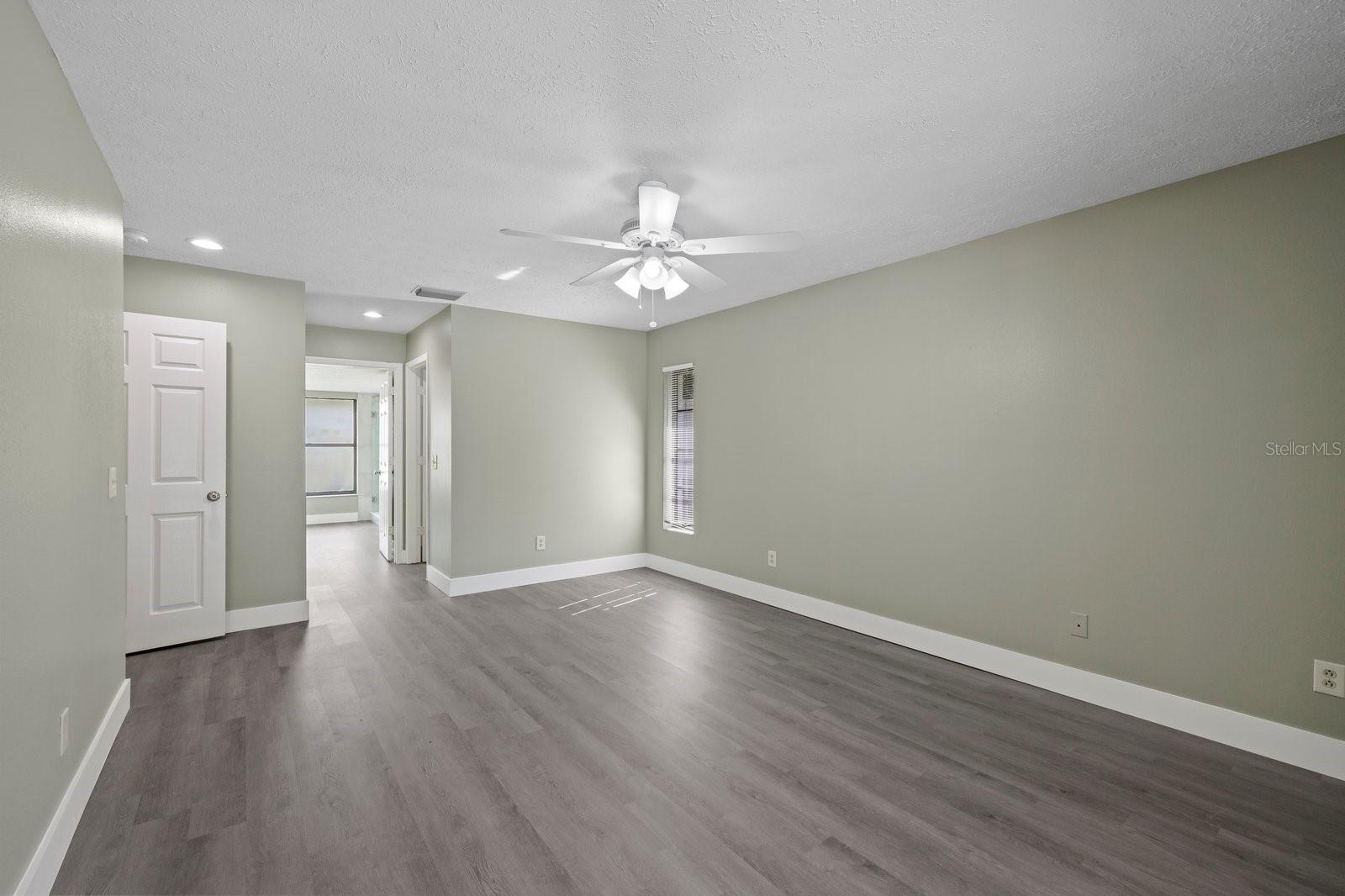 Listing photo id 26 for 16014 Amberly Drive