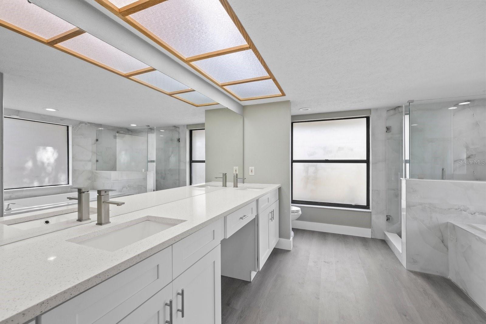 Listing photo id 27 for 16014 Amberly Drive