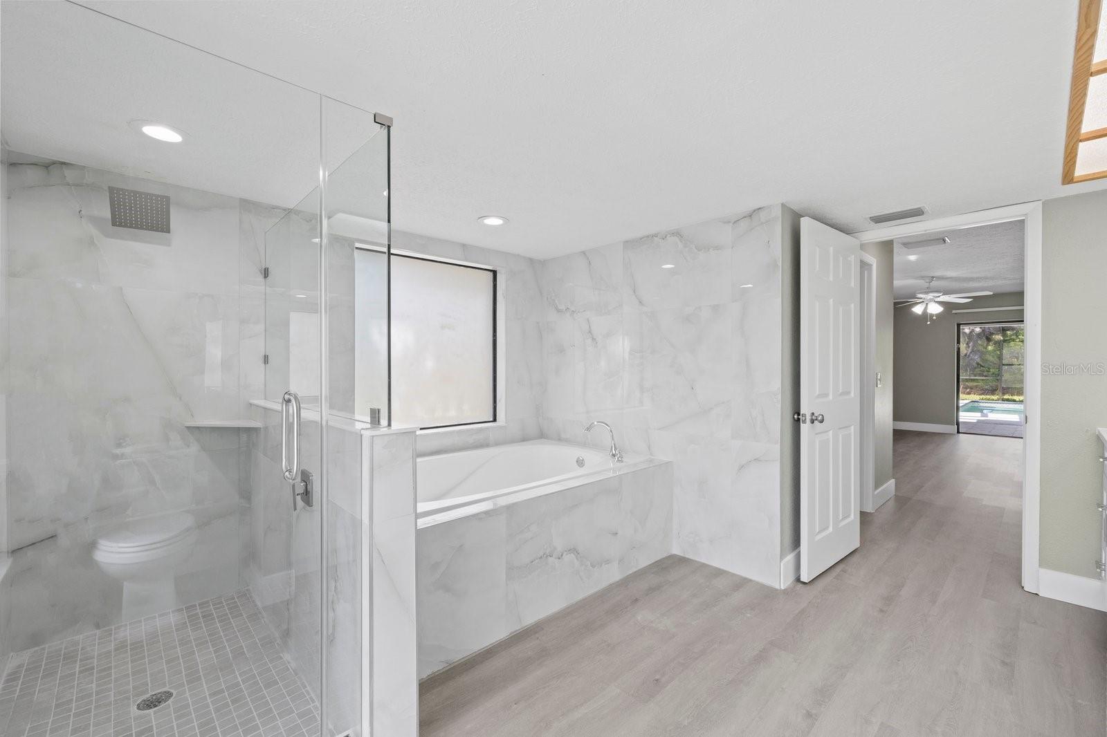 Listing photo id 28 for 16014 Amberly Drive