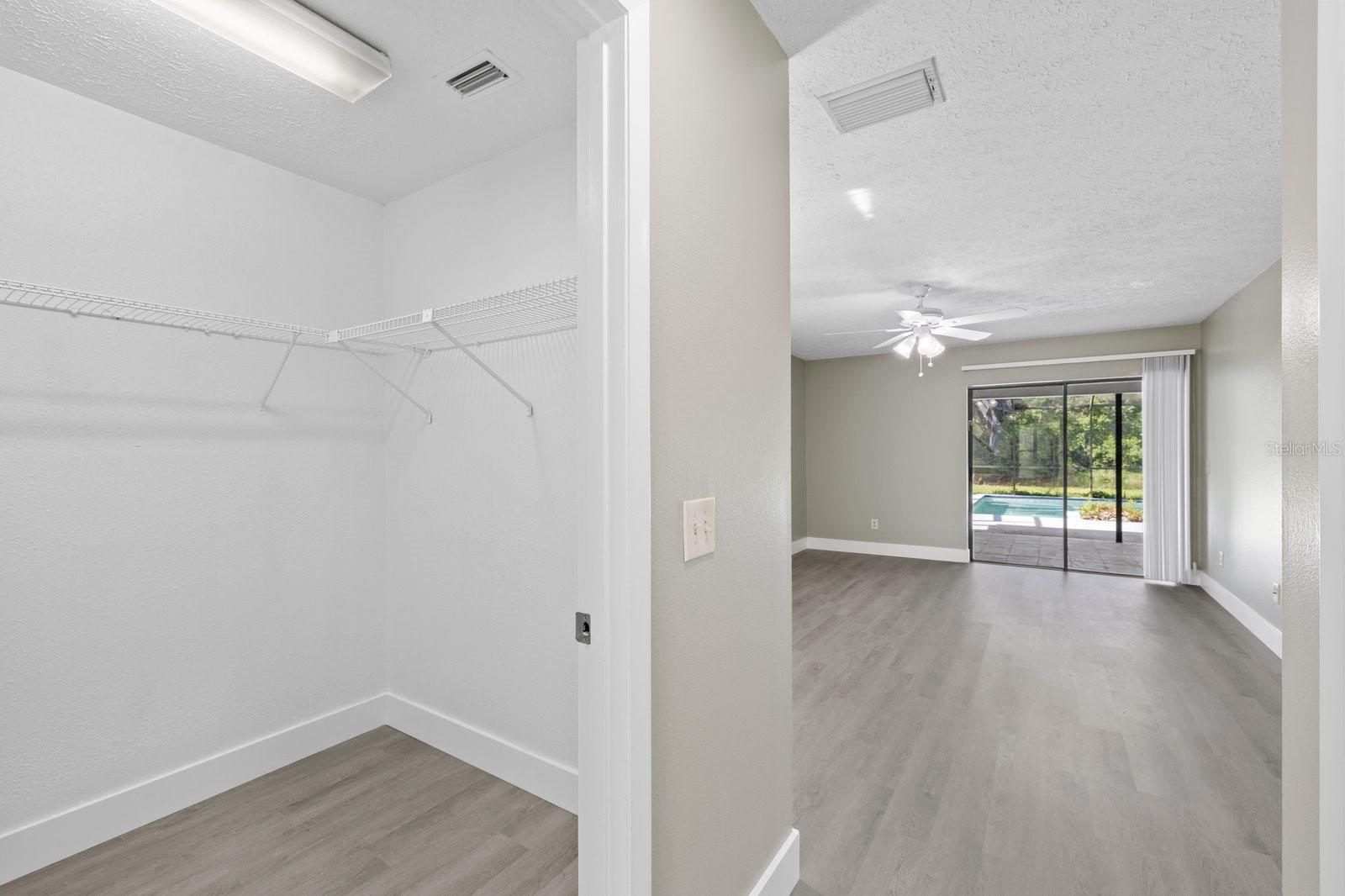 Listing photo id 29 for 16014 Amberly Drive