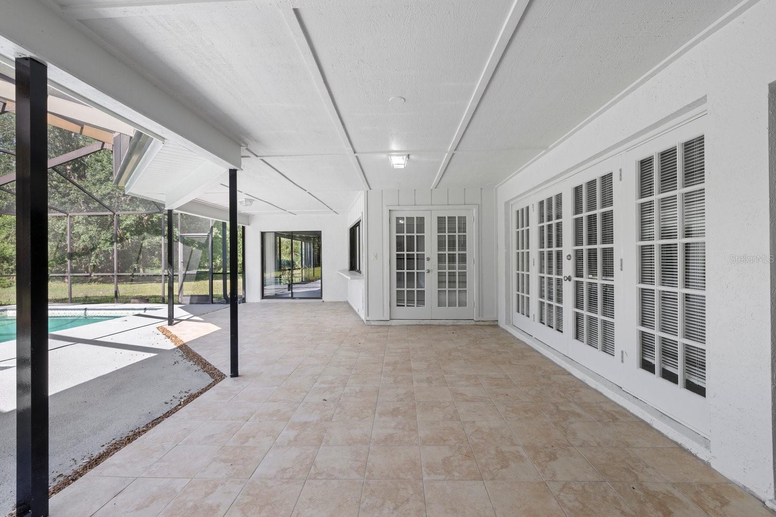 Listing photo id 31 for 16014 Amberly Drive