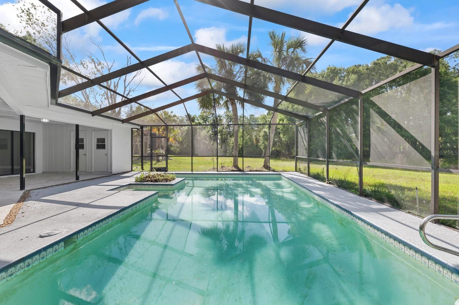 Listing photo id 32 for 16014 Amberly Drive
