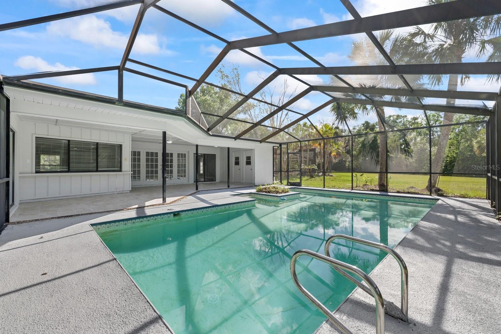 Listing photo id 33 for 16014 Amberly Drive