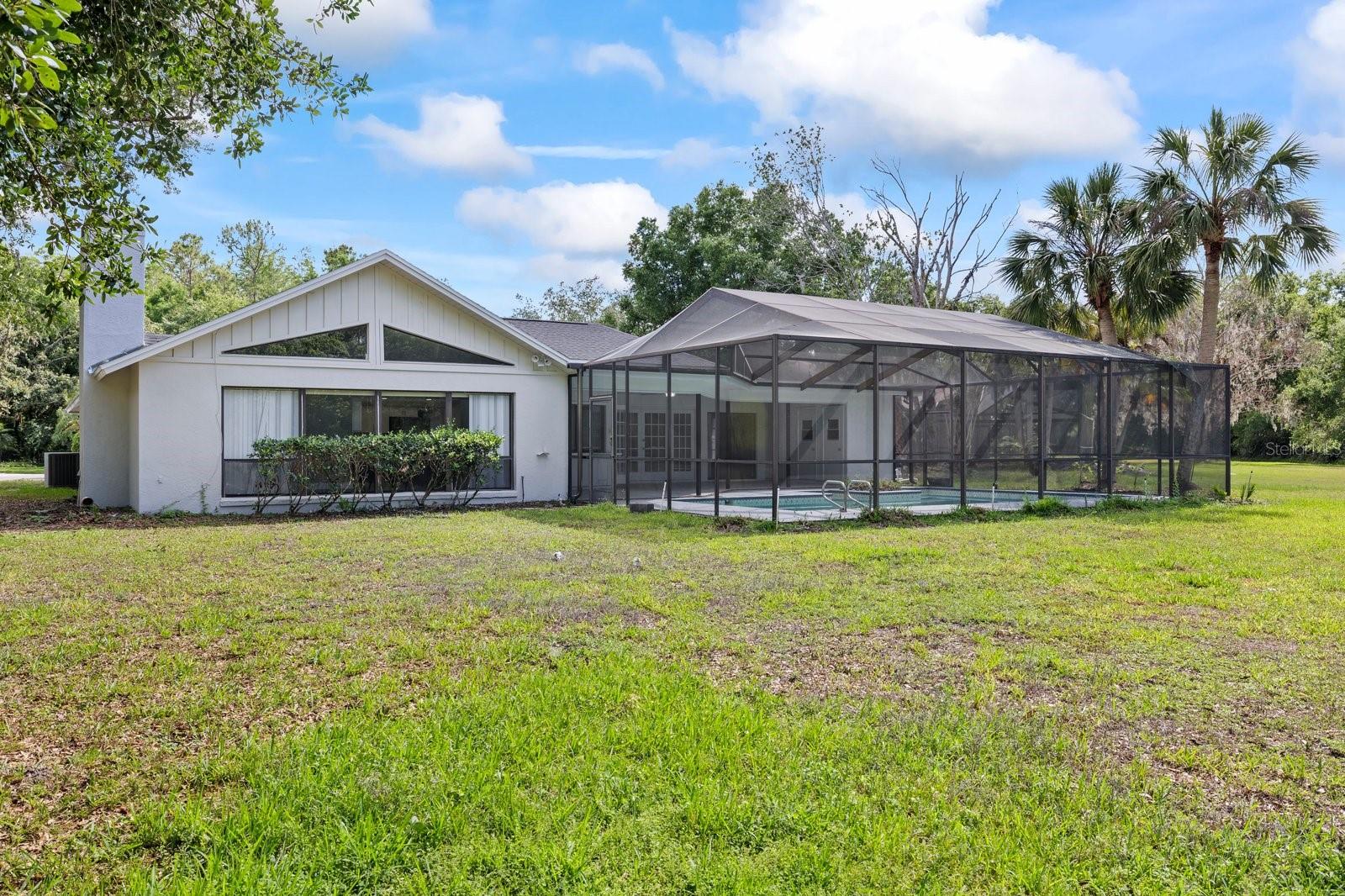 Listing photo id 35 for 16014 Amberly Drive