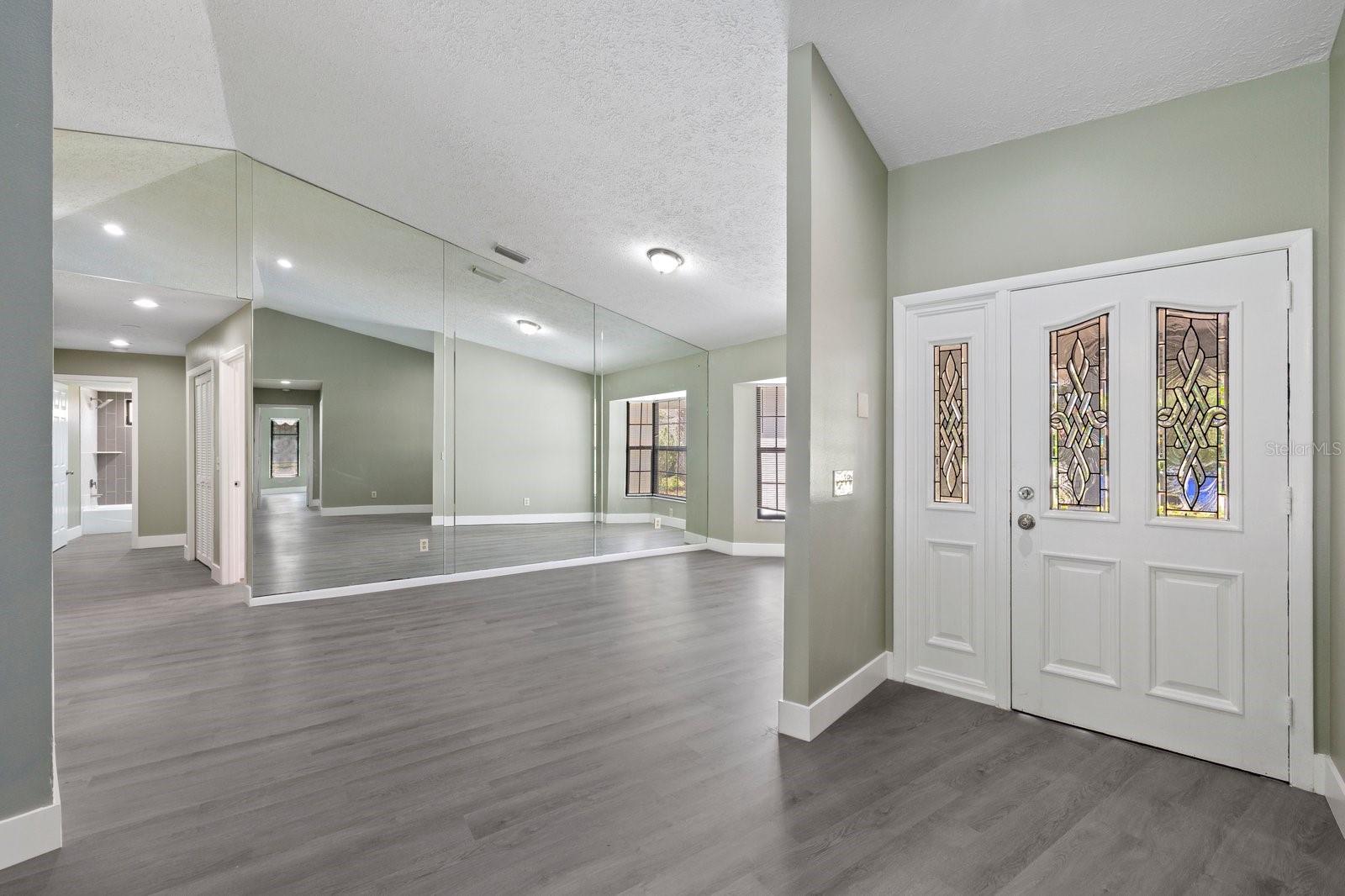 Listing photo id 6 for 16014 Amberly Drive