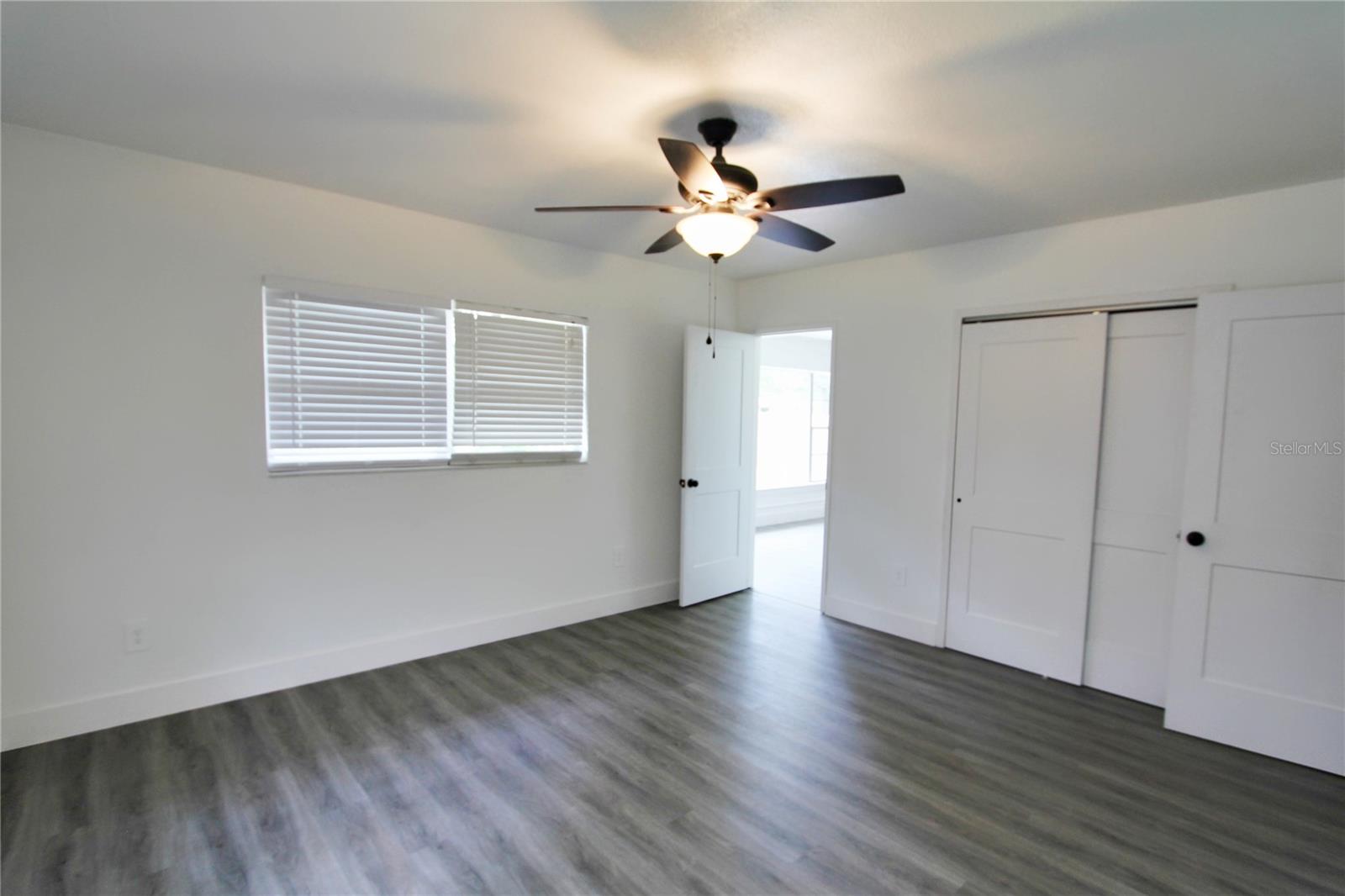 Listing photo id 15 for 4105 Oakellar Avenue