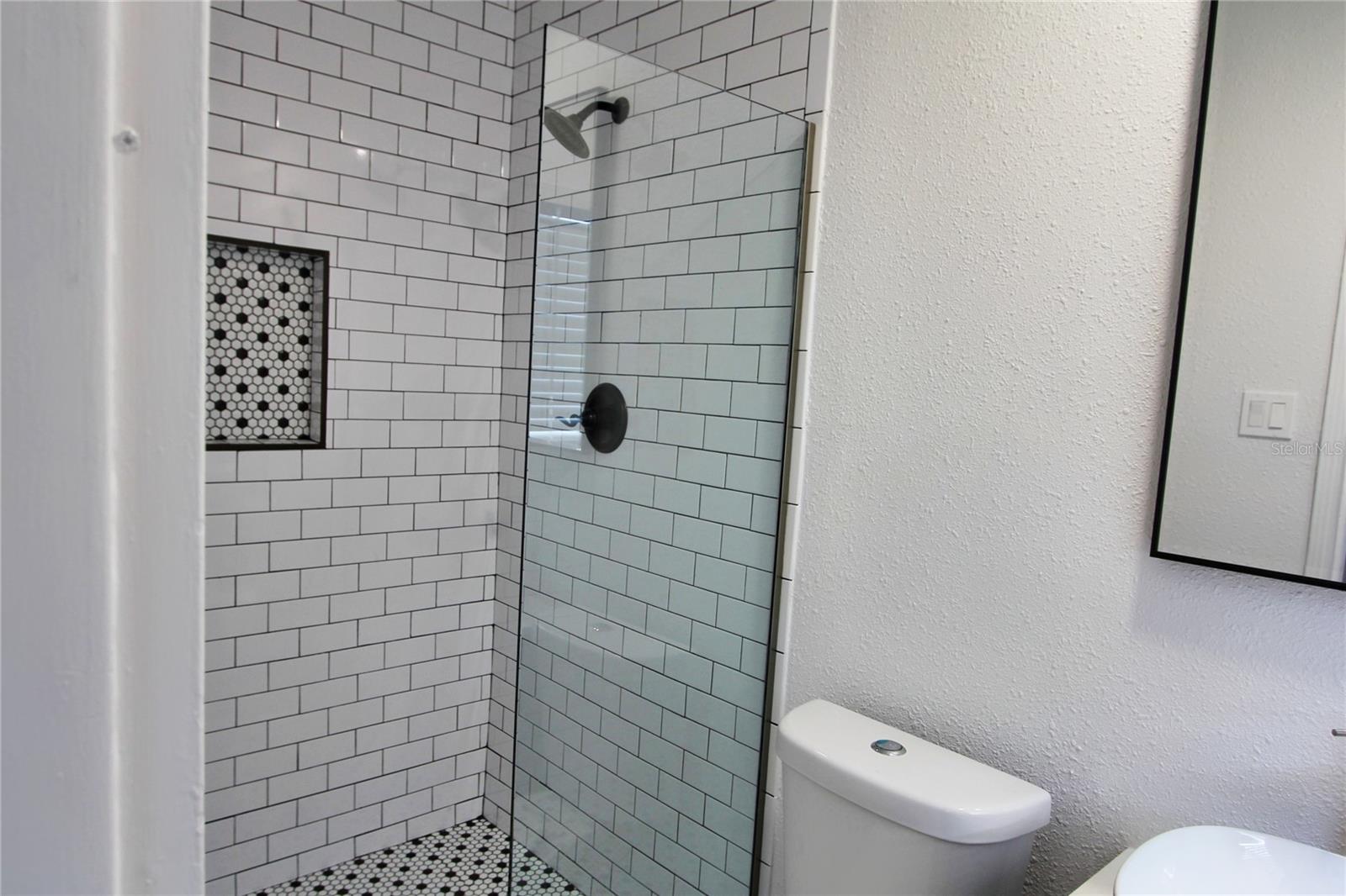 Listing photo id 17 for 4105 Oakellar Avenue