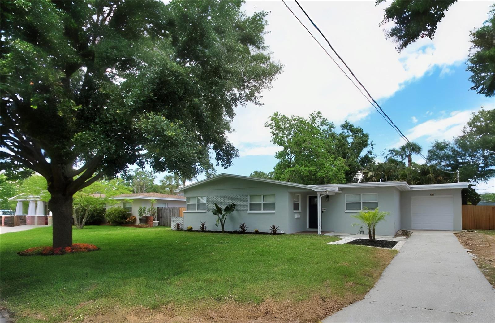 Listing photo id 0 for 4105 Oakellar Avenue