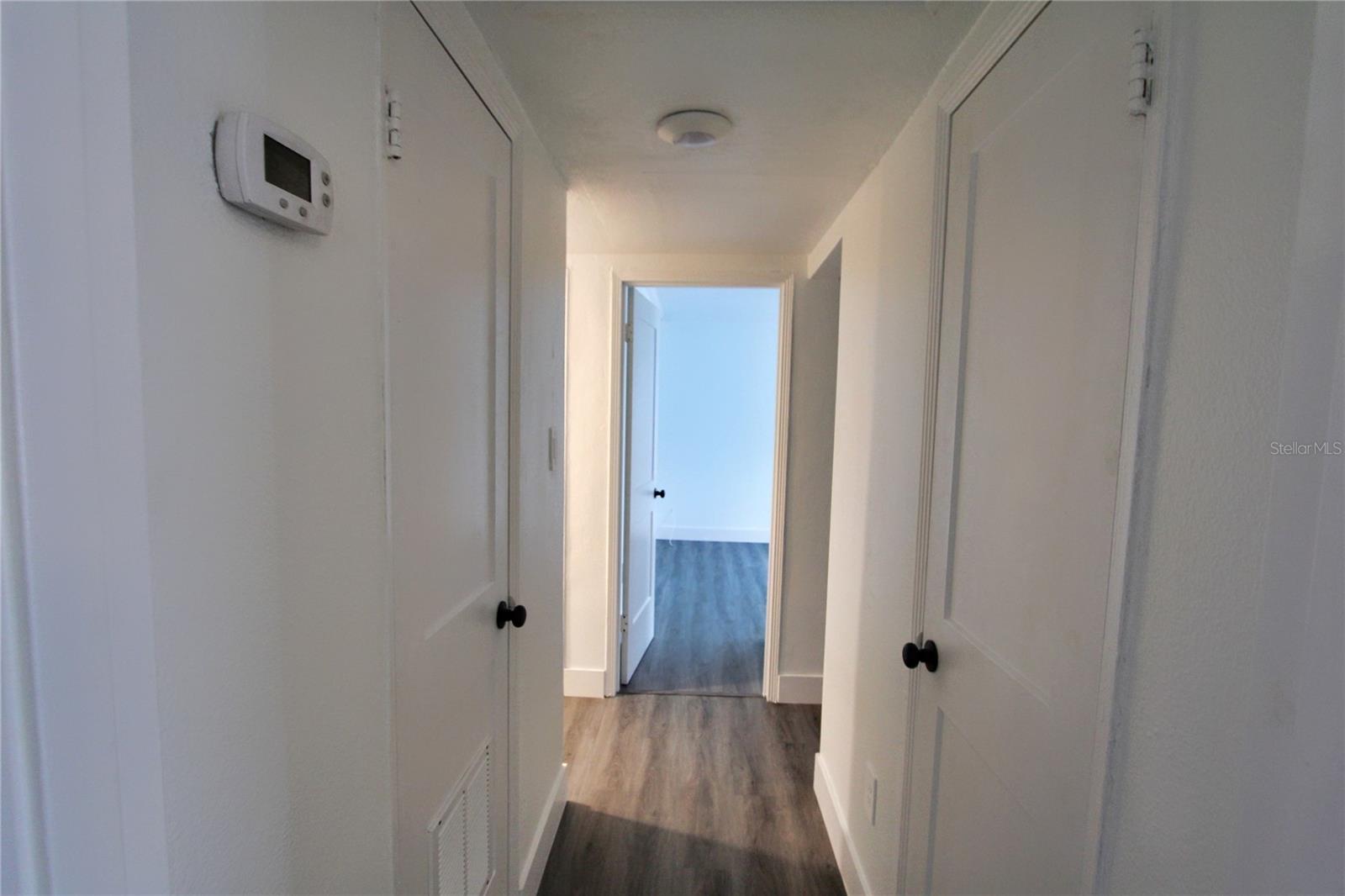 Listing photo id 19 for 4105 Oakellar Avenue