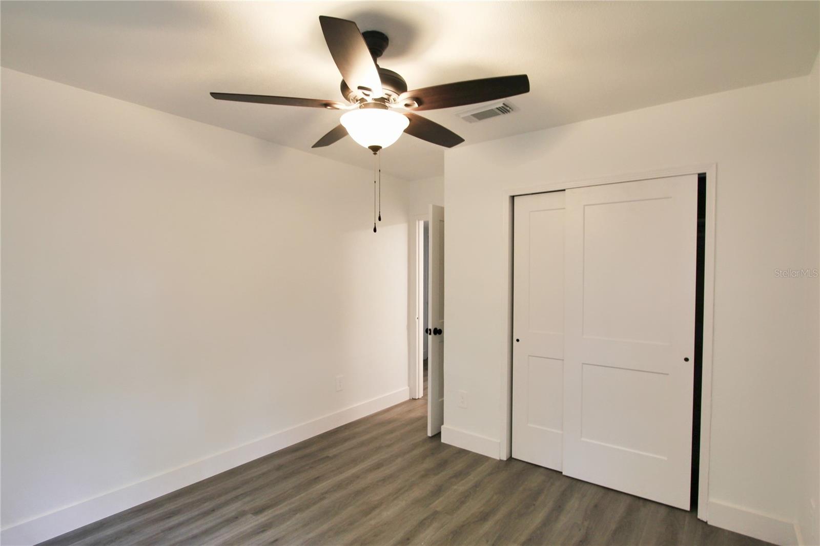 Listing photo id 22 for 4105 Oakellar Avenue