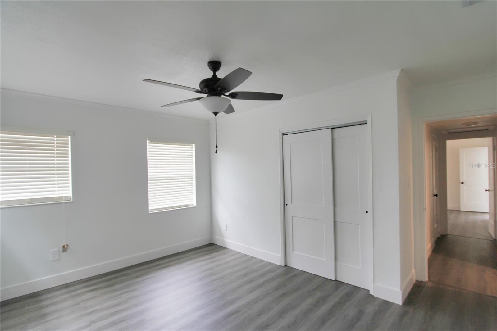Listing photo id 23 for 4105 Oakellar Avenue