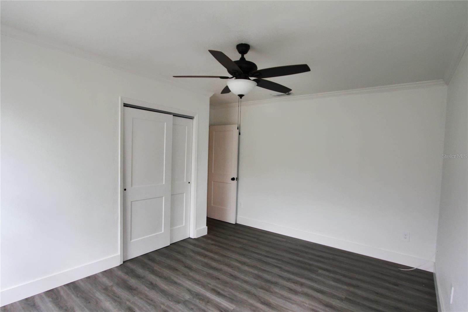 Listing photo id 24 for 4105 Oakellar Avenue