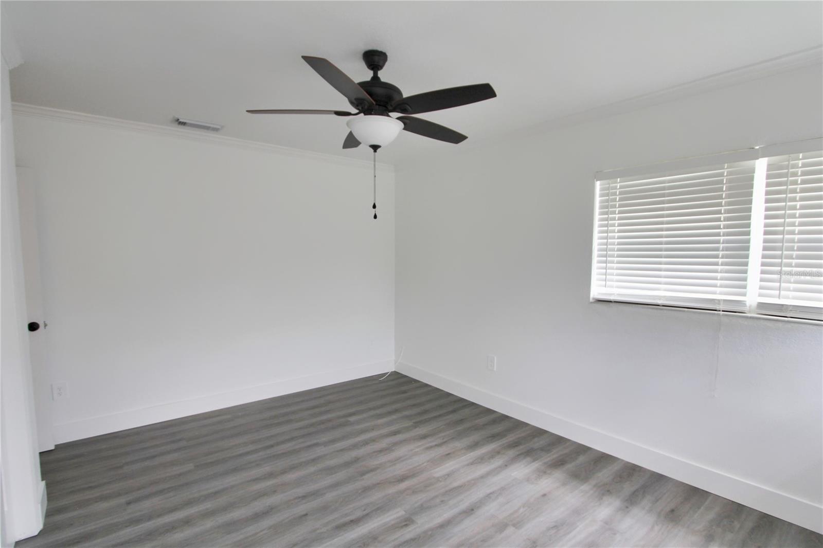 Listing photo id 25 for 4105 Oakellar Avenue