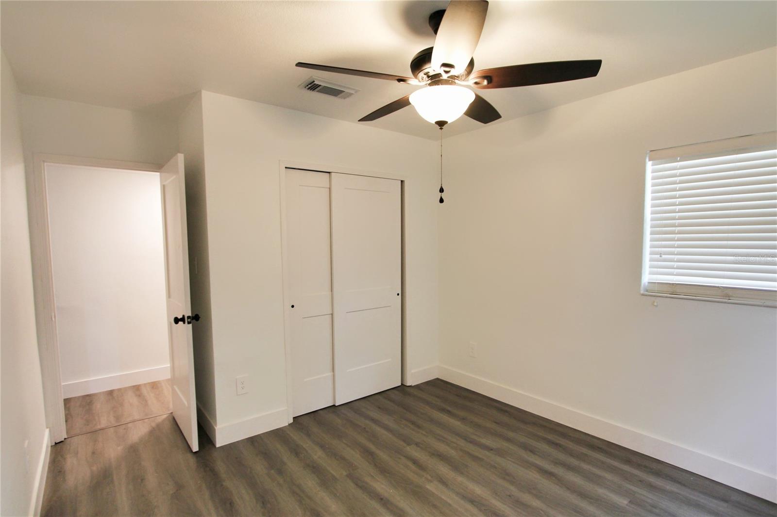 Listing photo id 26 for 4105 Oakellar Avenue