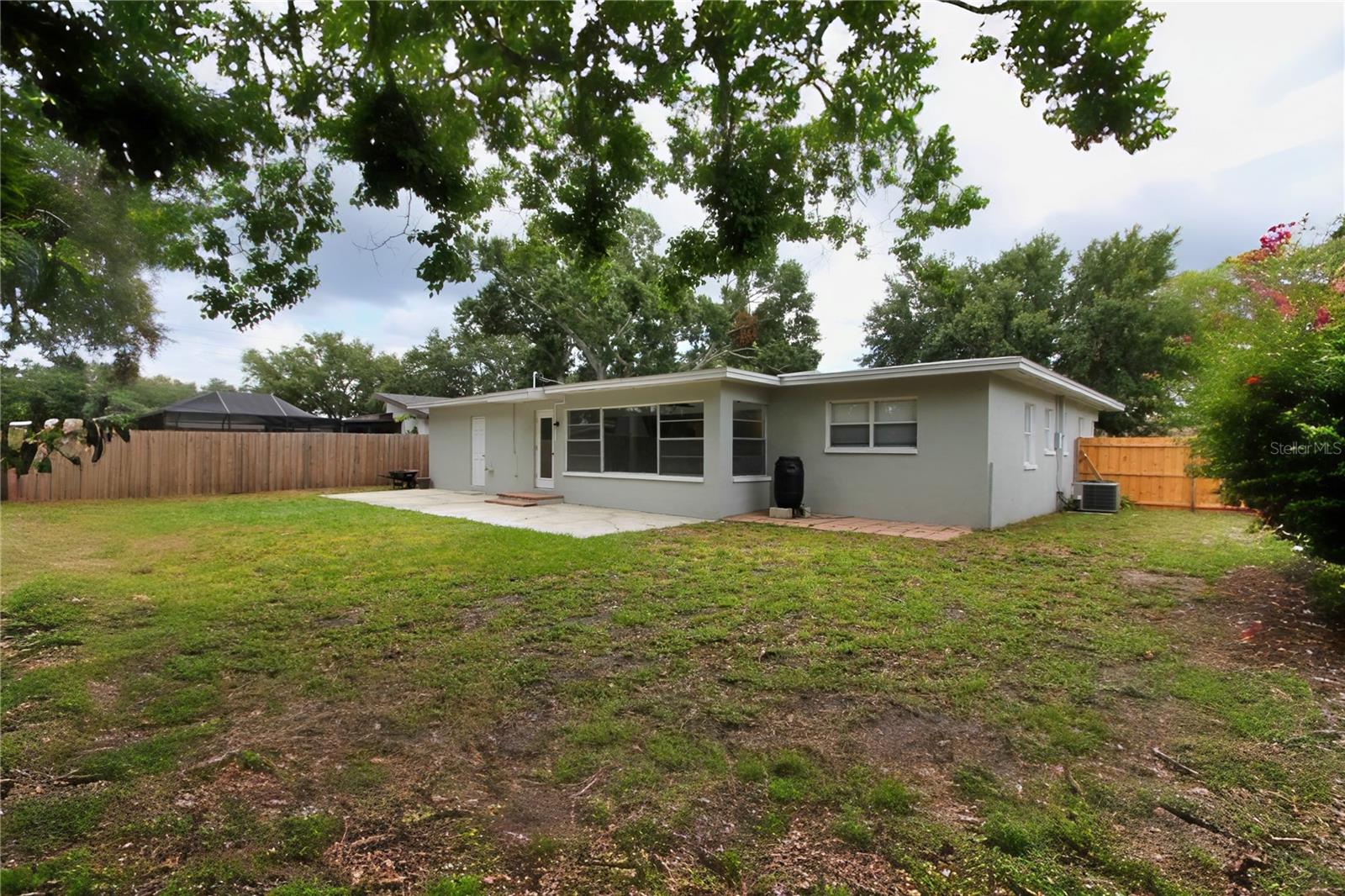 Listing photo id 28 for 4105 Oakellar Avenue