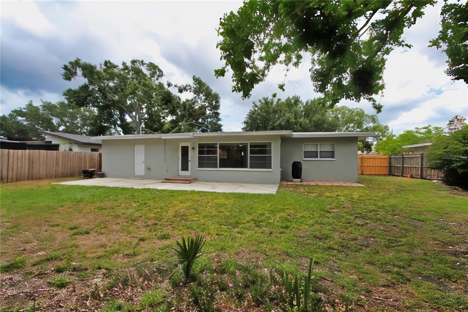 Listing photo id 29 for 4105 Oakellar Avenue