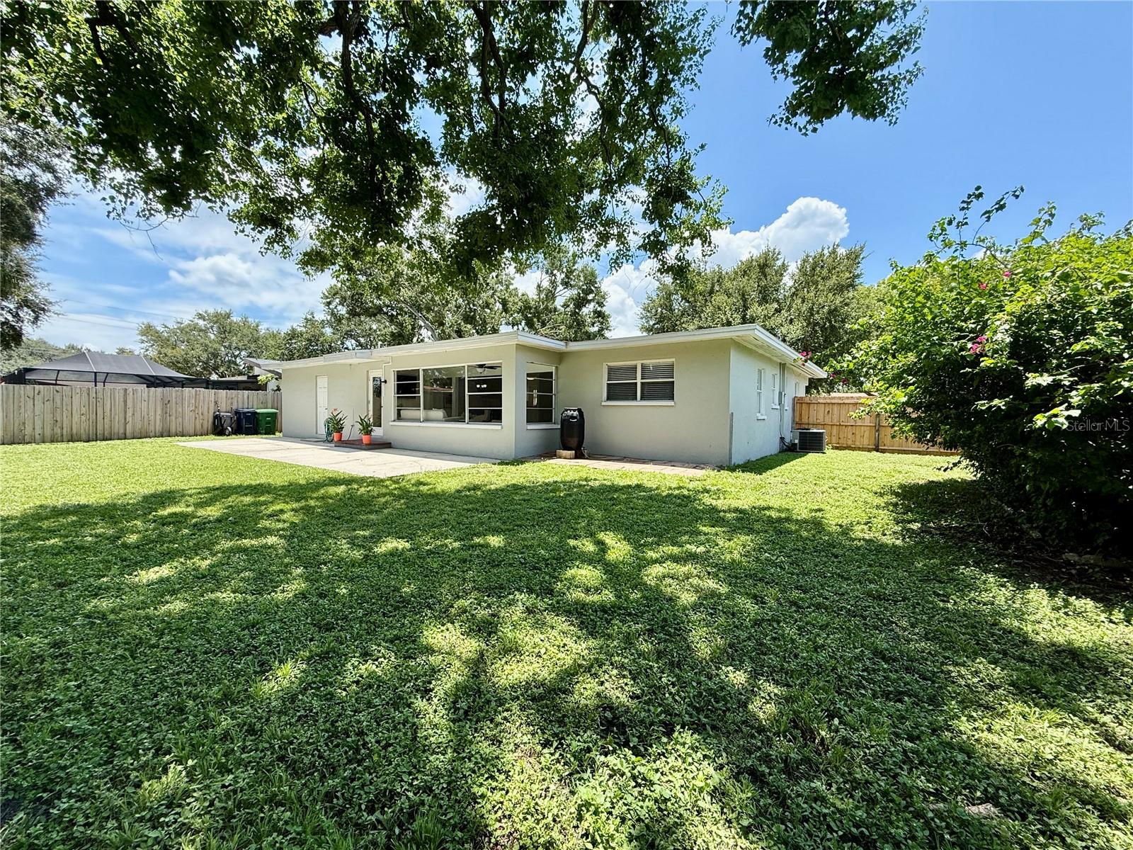 Listing photo id 31 for 4105 Oakellar Avenue