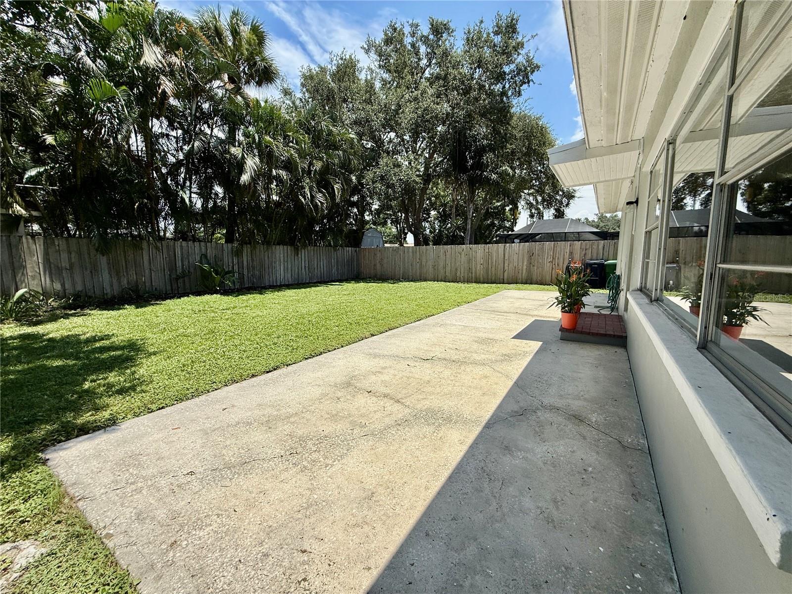 Listing photo id 32 for 4105 Oakellar Avenue